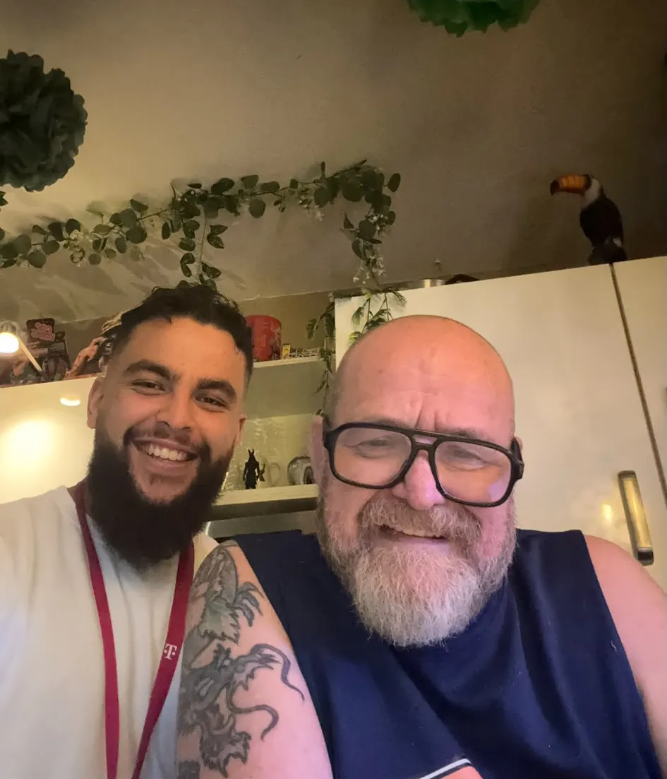 Suhail Haschemi beim Vor-Ort-Termin mit einem Kunden in Köln